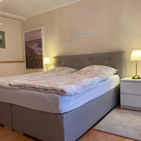 „die 3 Am Rhein“ Ruedesheim am Rhein